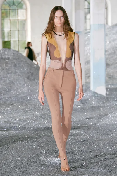 Look 14